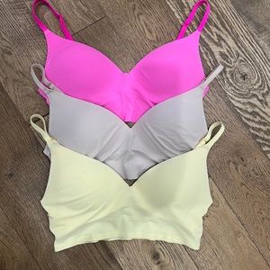 3 Victoria’s Secret PINK Wireless push up bras Size S